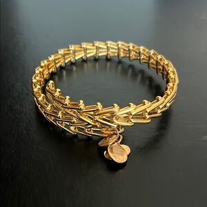 Luxurious Chain-Link stretchy pliable Bracelet with small Charms Easy ON/OFF